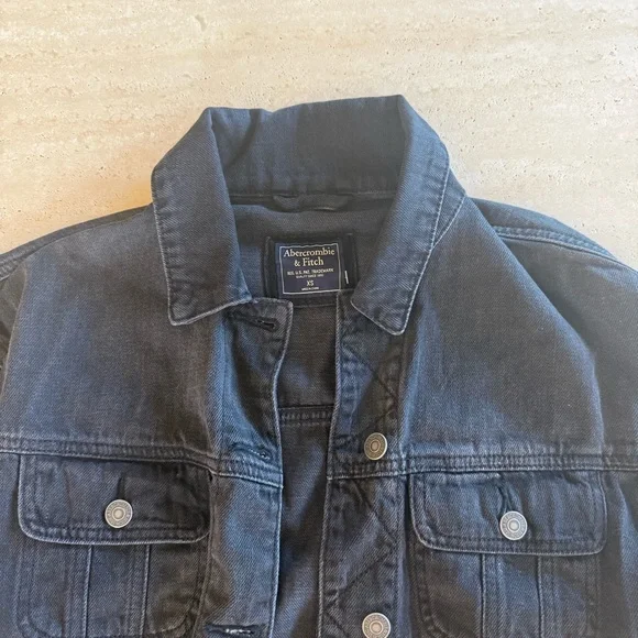 Abercrombie cropped frayed black denim jacket size XS - Picture 2 of 3